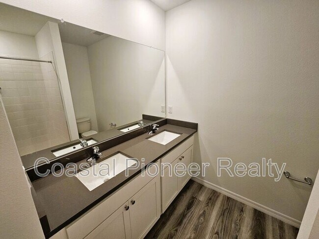 Building Photo - 32476 Weathered Oak Dr