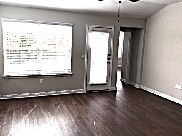 Building Photo - 8006 Cottage Rose Dr