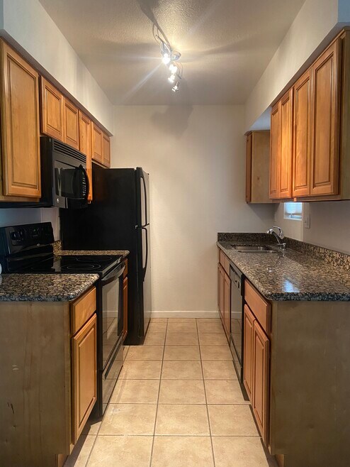 Building Photo - 5877 N Granite Reef Rd