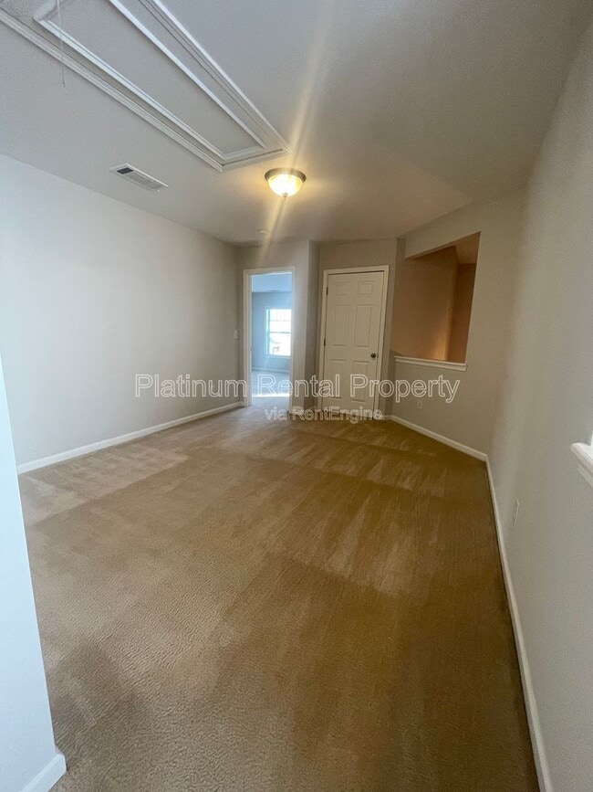 Building Photo - 5545 Weddington Dr