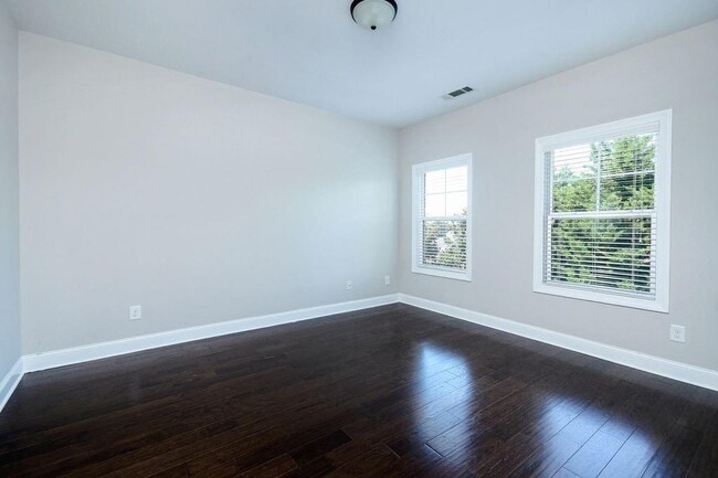Building Photo - 1265 Linden Ct