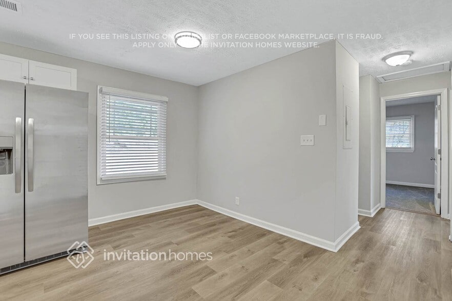 Building Photo - 300 Banberry Dr SE