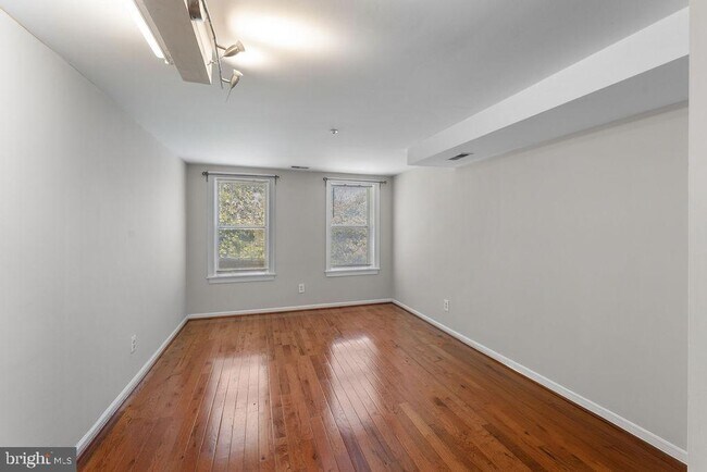 Building Photo - 1402 E Baltimore St