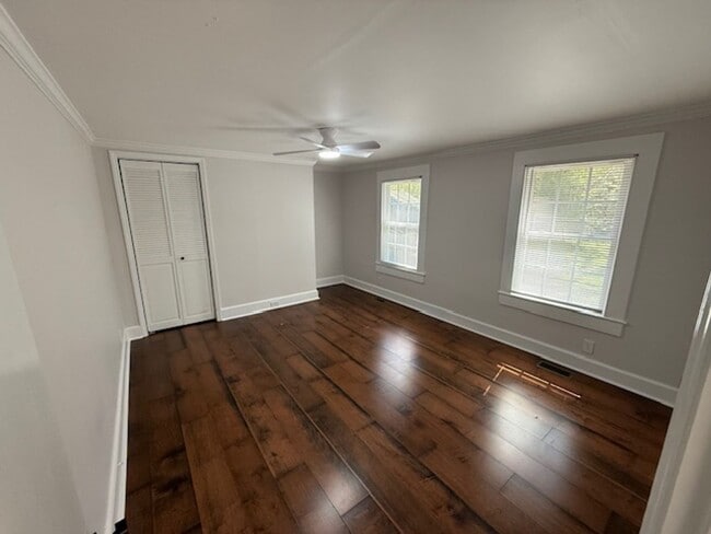 Building Photo - Country Charm Meets Modern Updates