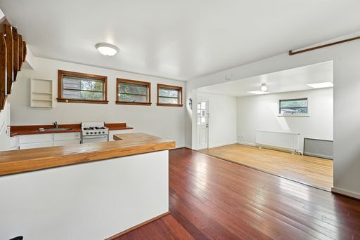 Building Photo - Walk to Cheeseman from this Large 1 Bed 1 ...