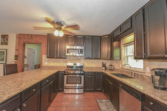 Building Photo - 116 Texas Ave