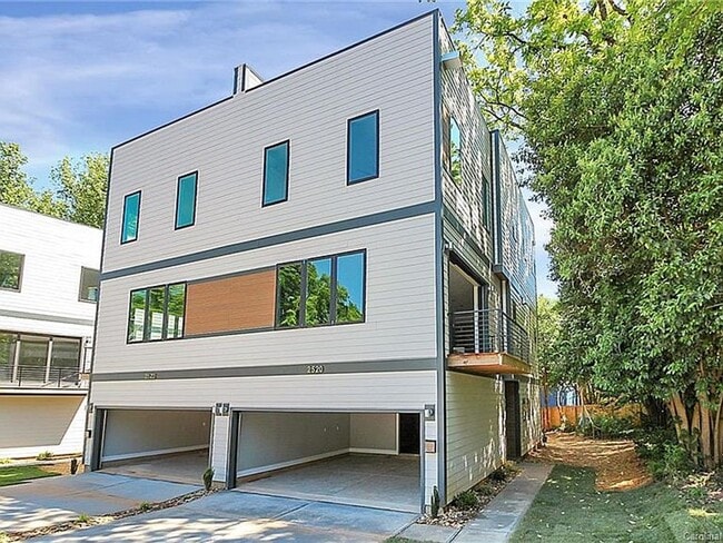 Building Photo - Located in the Smallwood Neighborhood only minutes to uptown Charlotte and all the major corridor...