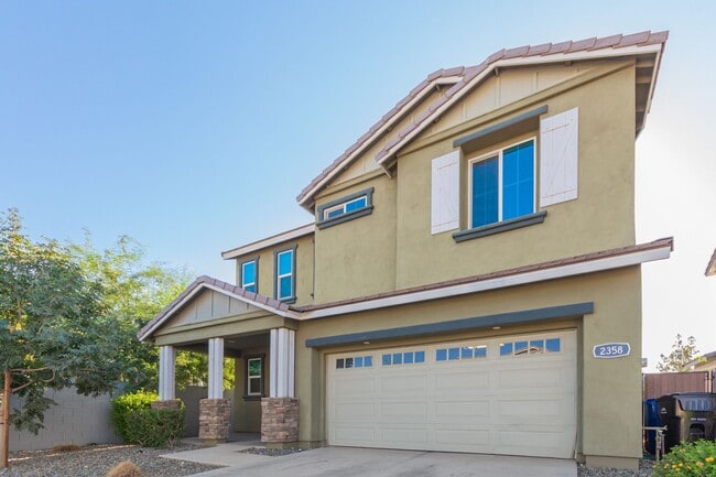 Building Photo - 2327 S Wycliff Cir