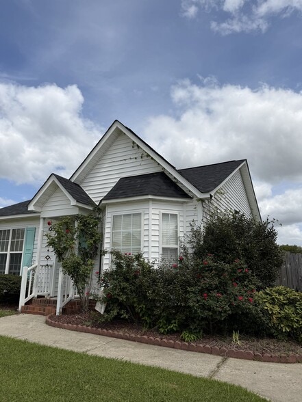 Building Photo - 2385 Wedgewood Dr
