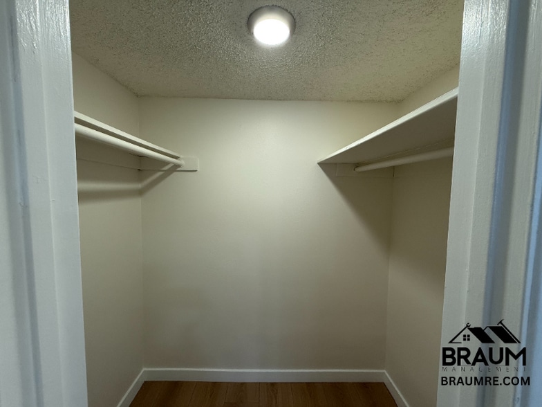 Building Photo - 5461 Kester Ave