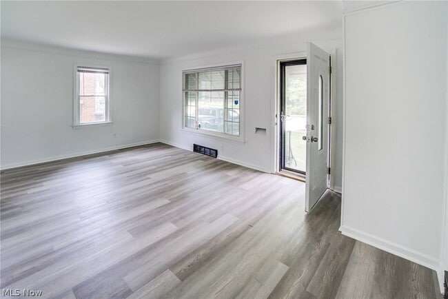 Building Photo - 1343 Victory Dr