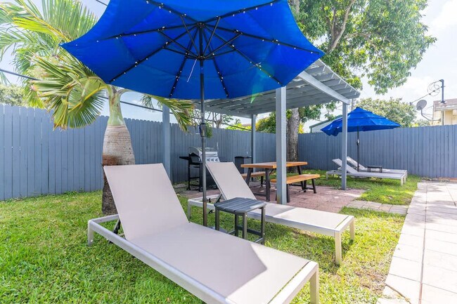 Building Photo - 6452 Custer St