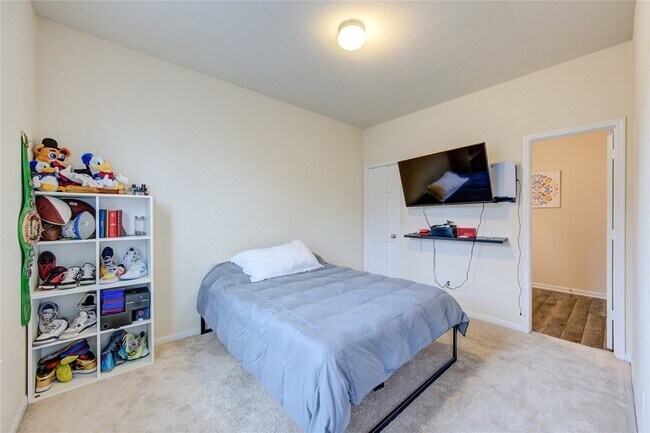 Building Photo - 3330 Madison Elm St