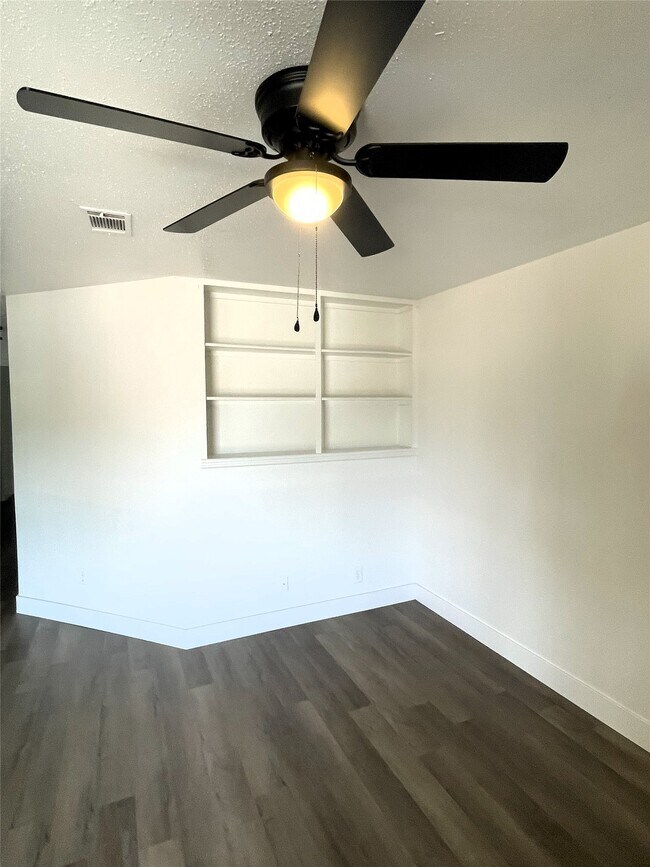 Building Photo - 741 James St