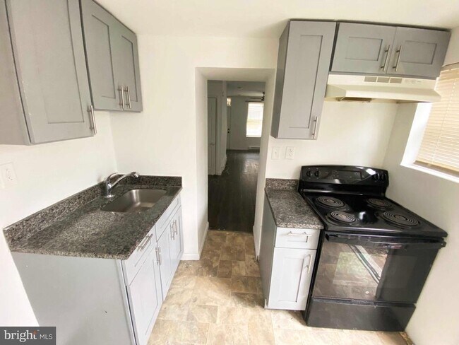 Building Photo - 3329 Malta St