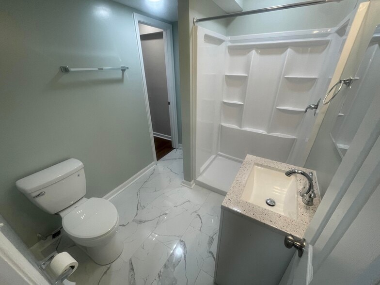 Building Photo - 221 Fallsway Ln