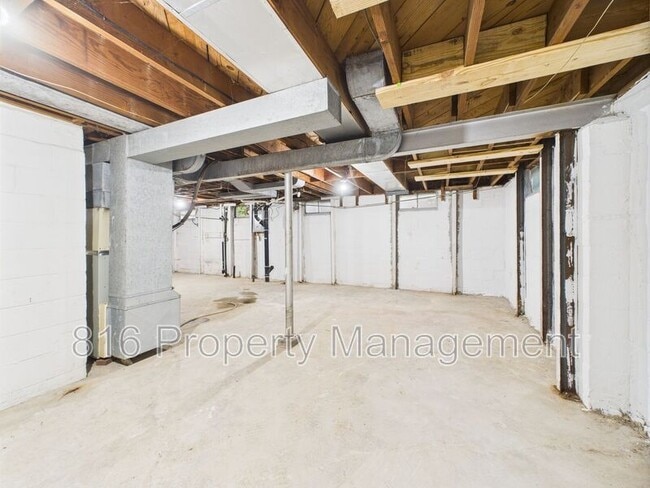 Building Photo - 6000 Longview Rd