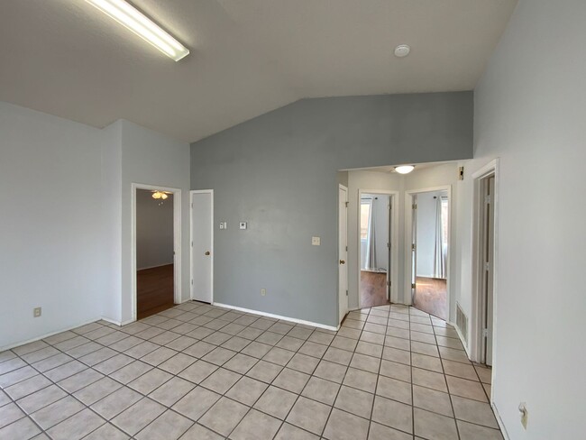 Building Photo - 3 Bedroom Single Story Home Available Near...