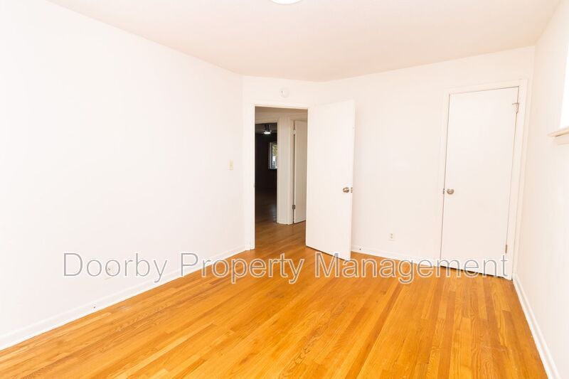 Building Photo - 1609 Oak St