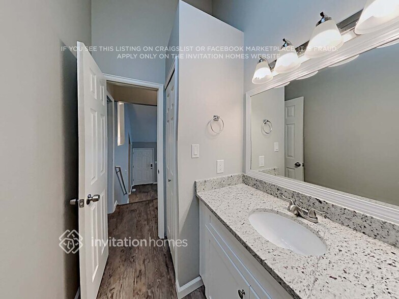 Building Photo - 2885 Mirage Dr