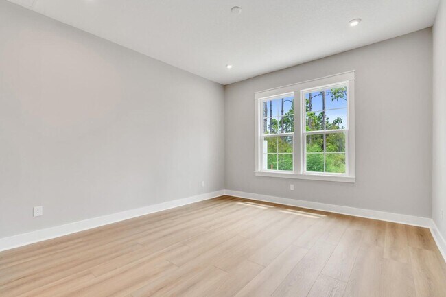 Building Photo - 299 Suwannee Dr