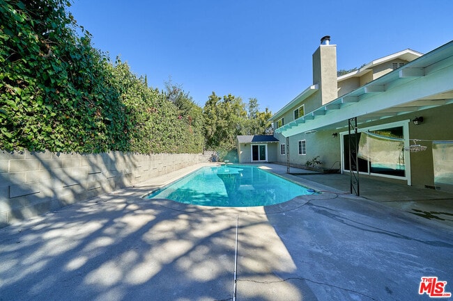 Building Photo - 4736 Rosemont Ave