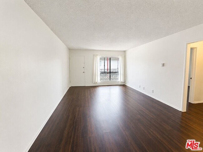 Building Photo - 1208 W Adams Blvd