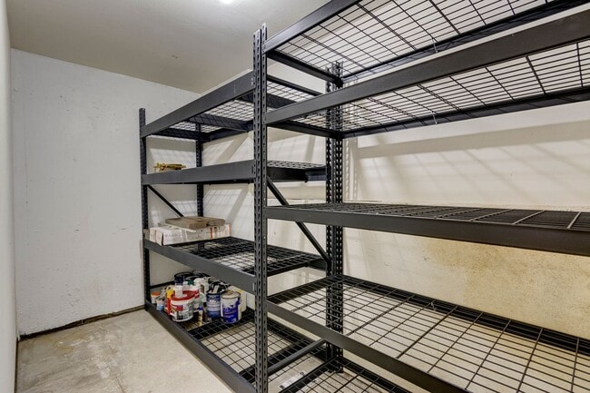 Building Photo - 3 Bed 2.5 Bath Home with a View!