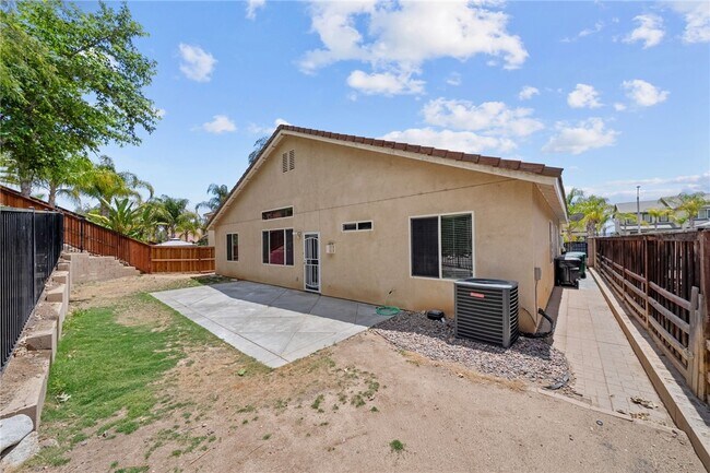Building Photo - 24898 Sunset Vista Ave