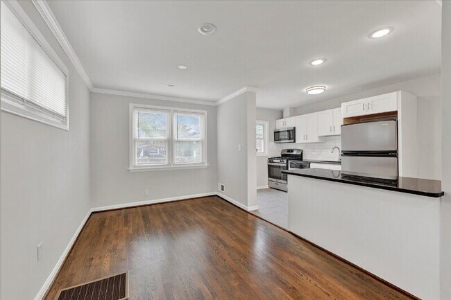 Building Photo - 8611 Ellen Ct