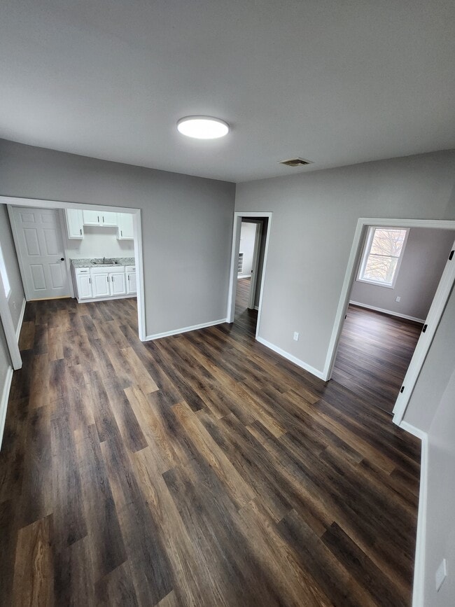 Building Photo - 995 Campbell Ave