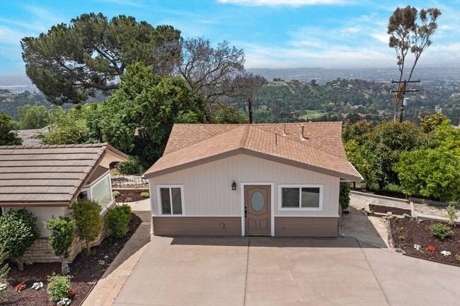 Building Photo - Reposado