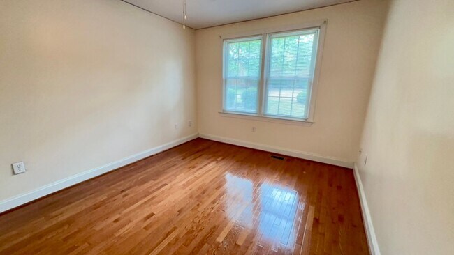 Building Photo - Bright & Modern 1-Bedroom Condo in Heathwood Court – Walkable & Inviting ~ Available May 2026!