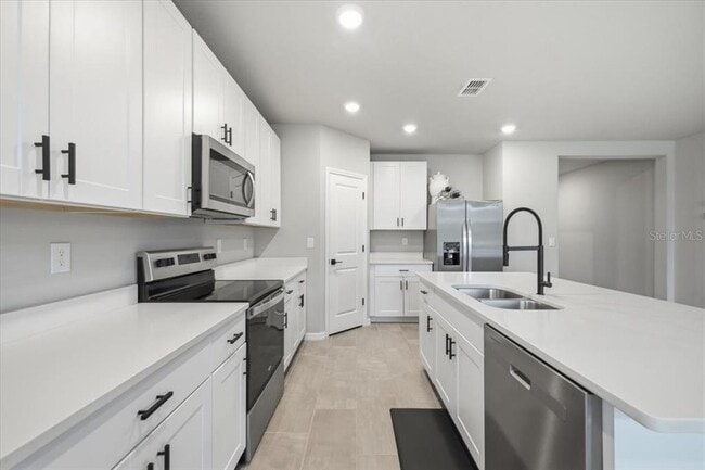 Building Photo - 10119 Daybreak Glen