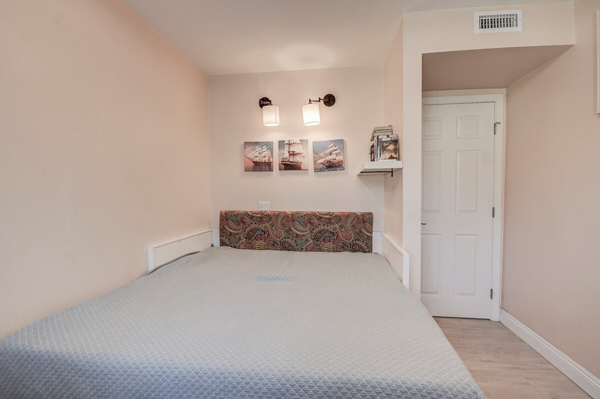 Building Photo - 11 Seamist Ct