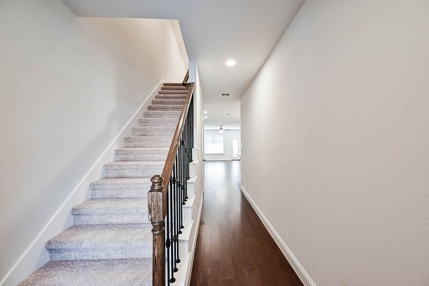 Building Photo - 4252 Mingo Dr