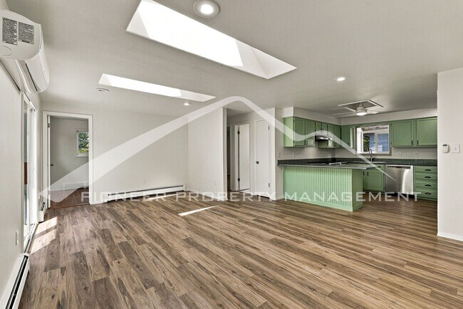 Building Photo - 648 Buchanan Ln
