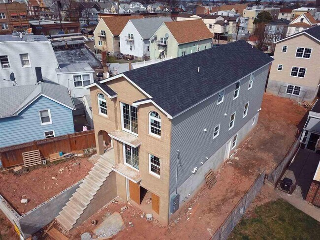 Building Photo - 43 W 49th St