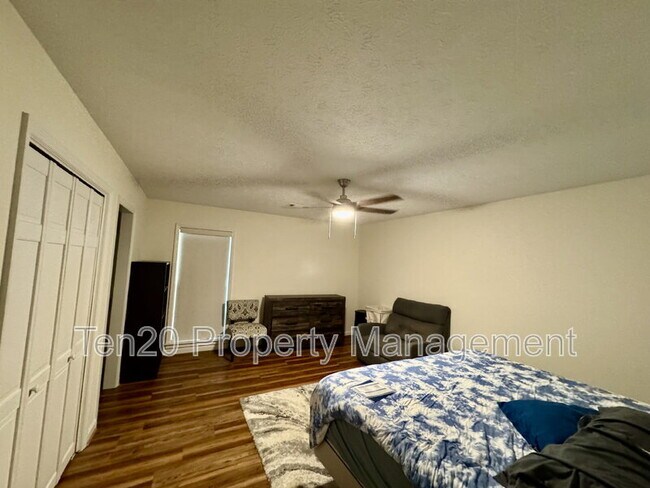 Building Photo - 4 S Whisper Ct