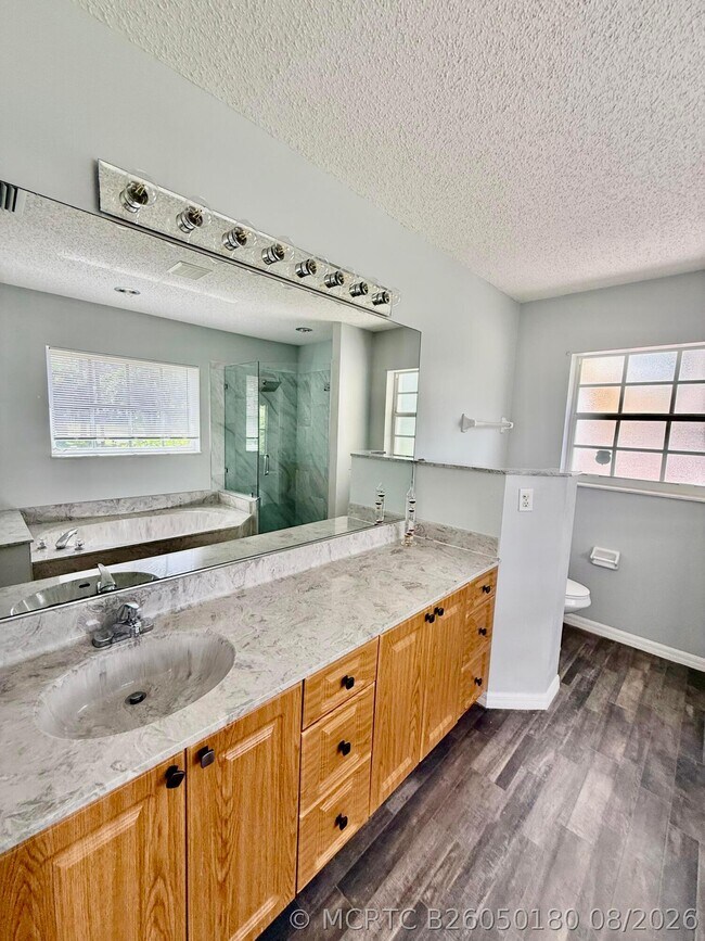 Building Photo - 5707 Silver Oak Dr