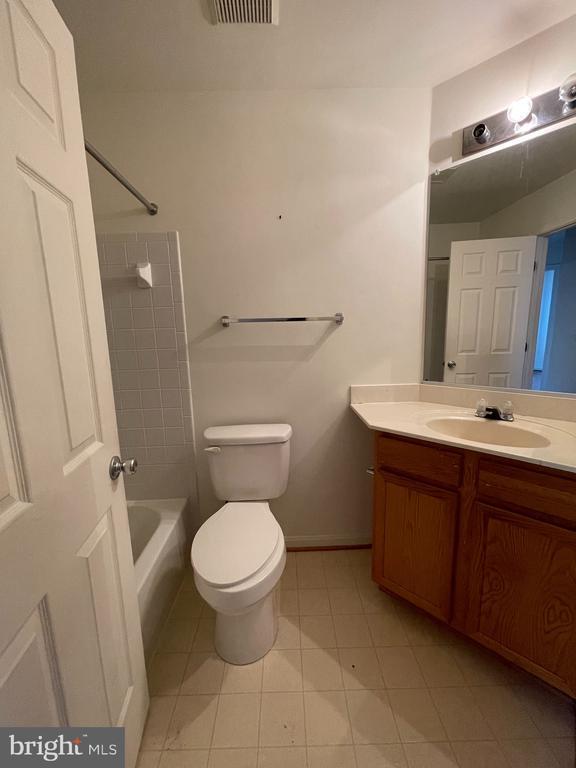 Building Photo - 4080 Fountainside Ln