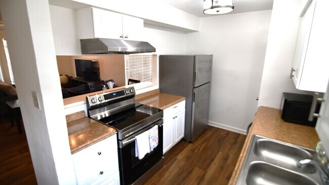 Building Photo - Charming 2-bedroom, 2.5-bathroom home located in Baton Rouge