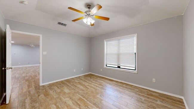 Building Photo - Completely repainted 4 bedroom ALL TILE ho...