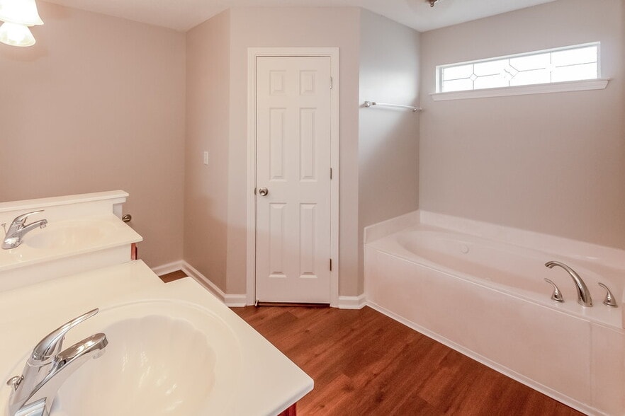 Building Photo - 6300 Sandbourne W