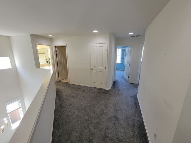Building Photo - Charming Sammamish Home | 3 Bed + 2.5 Bath