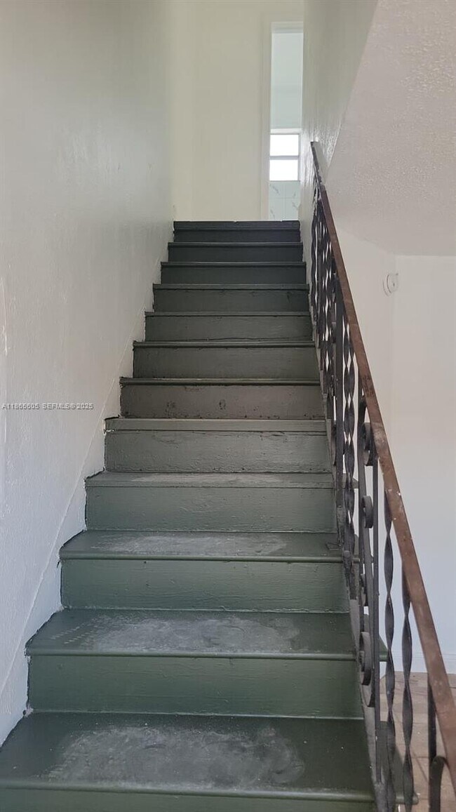 Building Photo - 1406 NW 2nd Ave