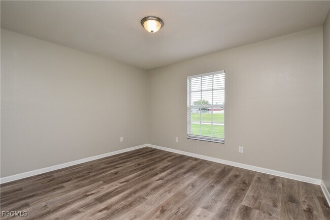 Building Photo - 2229 NW Juanita Pl
