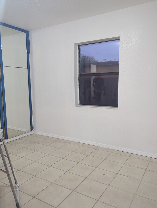 Primary Photo - 704 E 121st Ave