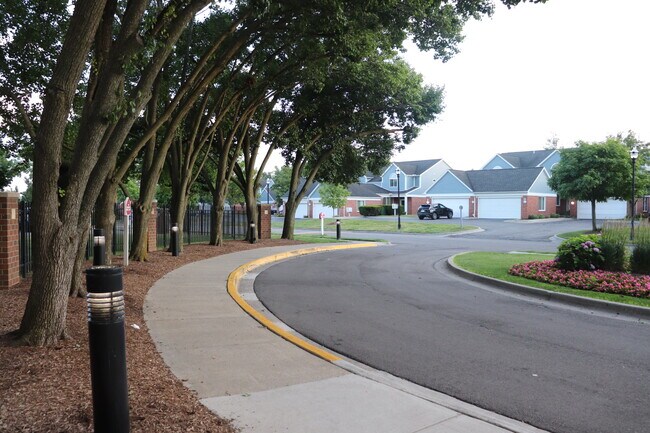Primary Photo - 250 E Harbortown Dr