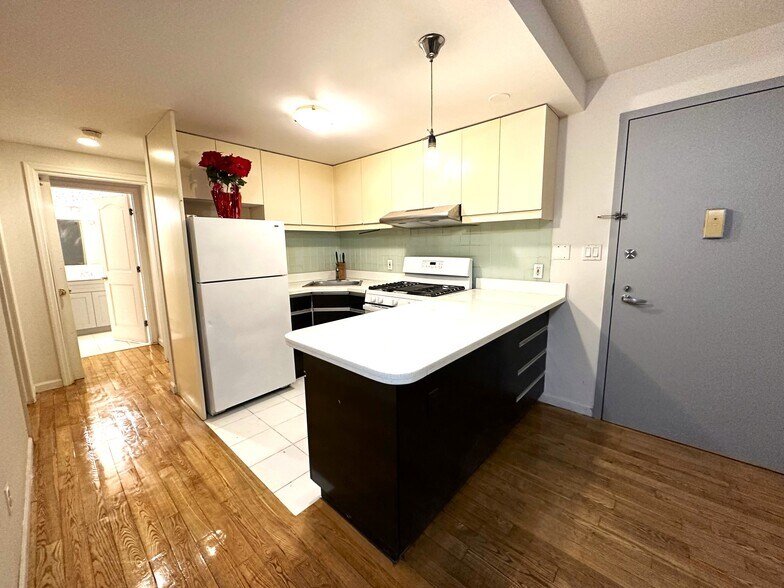 Building Photo - 13203 Sanford Ave